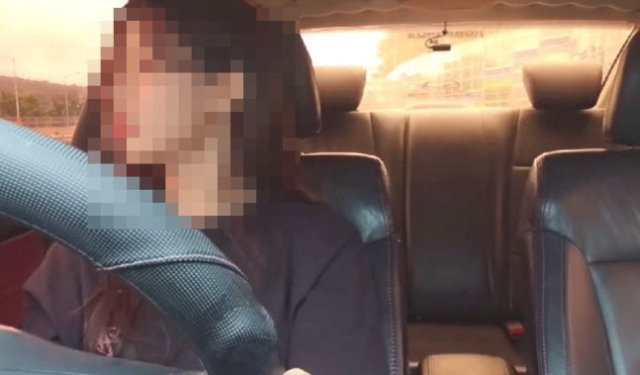 한 여성 인터넷 방송 BJ가 생방송 중 고속도로에서 후진을 해 논란이 됐다. 유튜브