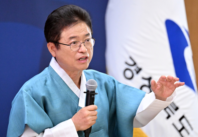 이철우 경북도지사가 1일 경북도청 화백당에서 열린 민선 8기 전반기 도정성과 및 후반기 도정운영 방향 브리핑