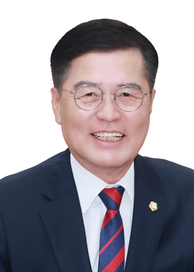 청송군의회 제9대 후반기 의장에 선출된 심상휴 의장. 청송군의회 제공
