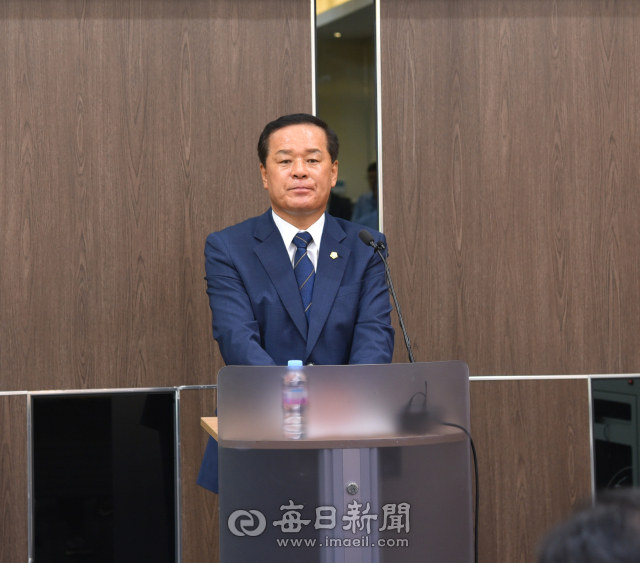 박순득 경산시의회 의장이 1일 제9대 전반기 의정활동 소회를 밝히는 기자회견을 하고 있다. 경산시의회 제공