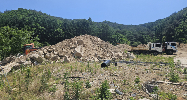 지난달 18일 찾은 경북 봉화군 학산리 일대 산사태 복구 현장. 지난해 7월 이곳에선 산사태로 집이 무너지며 50대 부부가 목숨을 잃은 안타까운 사고가 발생했다. 윤정훈 기자