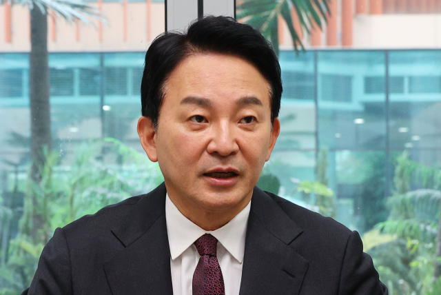 국민의힘 당대표 선거에 출사표를 던진 원희룡 전 국토교통부 장관이 30일 오전 국회 소통관에서 연합뉴스와 인터뷰를 하고 있다. 연합뉴스