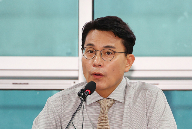 국민의힘 당대표 선거에 출사표를 던진 윤상현 의원이 30일 오전 국회 의원회관에서 열린 청년정책 간담회에서 발언하고 있다. 연합뉴스