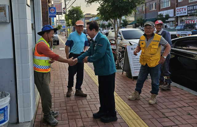 일용 근로자들을 만나
