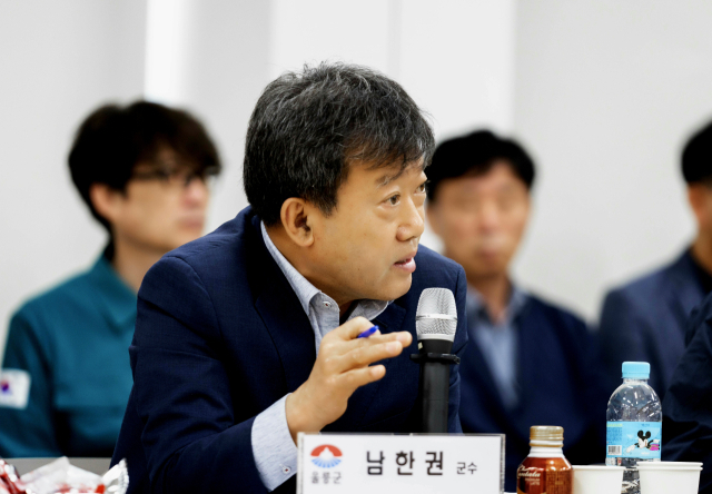 2일 울릉군 기자간담회에서 남한권 울릉군수가 포부를 밝히고 있다. 울릉군 제공