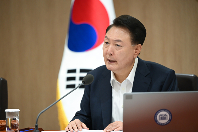 윤석열 대통령이 2일 서울 용산 대통령실 청사에서 열린 국무회의에서 발언하고 있다. 연합뉴스