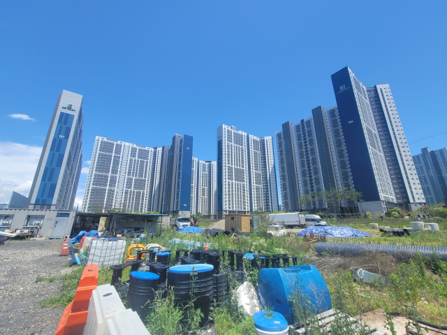 3일 찾은 대구 달서구 월성동 717-1 일원 영남고등학교 이전 부지. 30층 높이의 아파트로 둘러싸여 있다. 박성현 기자