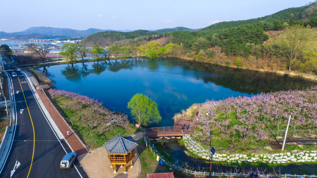 경산의 대표 저수지 10선으로 선정된 반곡지. 경산시 제공
