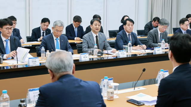 안덕근 산업통상자원부 장관이 4일 경기 성남시 HD현대일렉트릭 본사에서 열린 제9차 수출현장지원단 간담회를 주재하고 있다. 연합뉴스