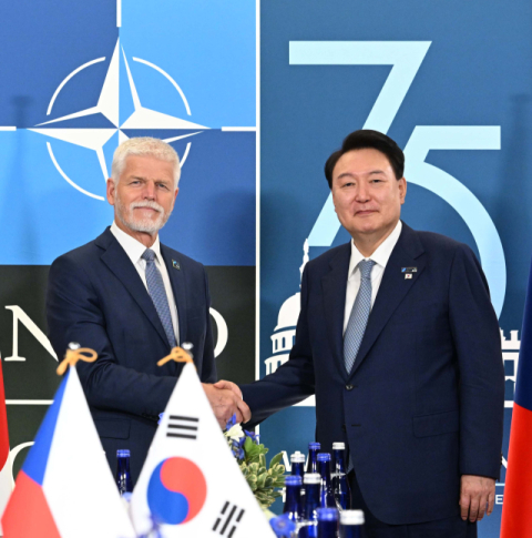 尹, 대한민국 1호 영업사원…나토 정상회담에서 비즈니스 행보