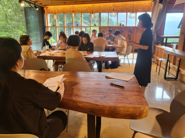 12일 2024 자유학기제 교직원 체험활동에 참여한 교사들의 연수 모습. 창녕교육지원청 제공