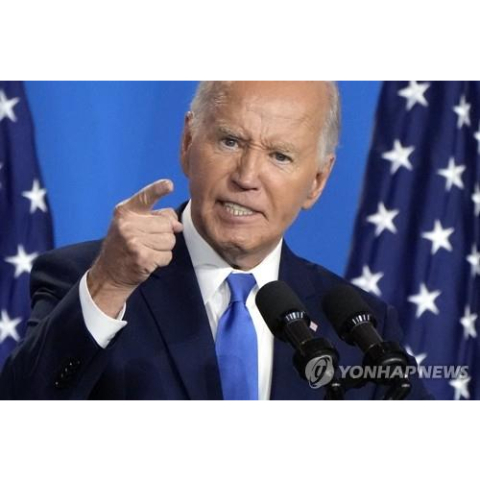 바이든, 한발 물러섰다 정적 트럼프에 대해 다시 공격 재개