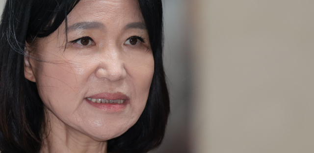 이진숙 방송통신위원장이 지난 8일 인사청문회 준비 사무실이 마련된 경기도 과천시의 한 오피스텔 건물로 첫 출근하고 있다. 연합뉴스