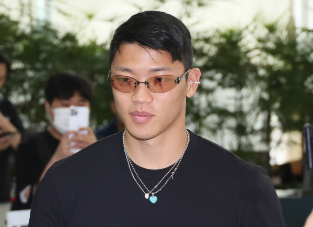 잉글랜드 프로축구 울버햄프턴의 황희찬이 지난 7일 소속팀으로 복귀하기 위해 인천국제공항을 통해 출국하고 있다. 연합뉴스