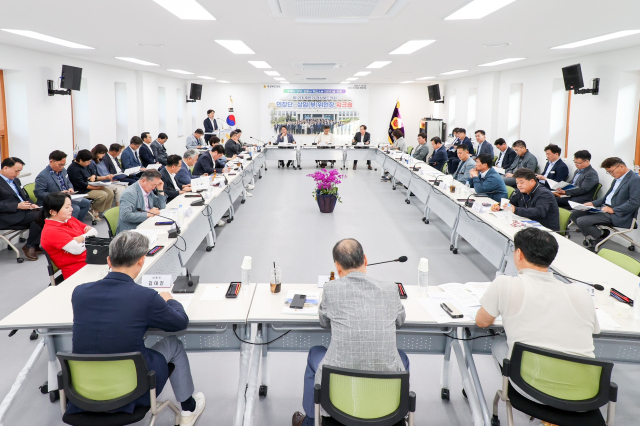 경북도는 지난 19일 열린 경북도의회 의장단·상임위원장 워크숍에서 대구·경북 행정통합 특별법안 공동안 마련 전 협의 중인 방안과 내용을 도의회에 보고했다. 경북도 제공.