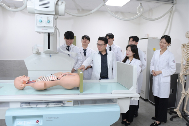 대구보건대 방사선학과 학생들이 실습에 나서고 있다. 대구보건대 제공
