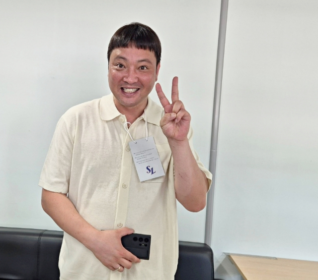 대구 삼성라이온즈파크를 찾은 채태인. 21일 아들 예준 군과 함께 시구, 시타를 한 뒤 취재진과 만나 인터뷰에 응했다. 채정민 기자