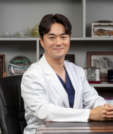 배성근 비엘성형외과의원 원장.