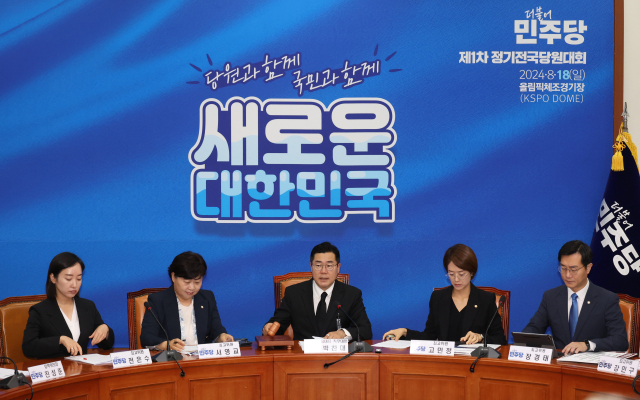더불어민주당 박찬대 대표 권한대행이 지난 19일 국회에서 열린 최고위원회의에서 발언을 하고 있다. 연합뉴스