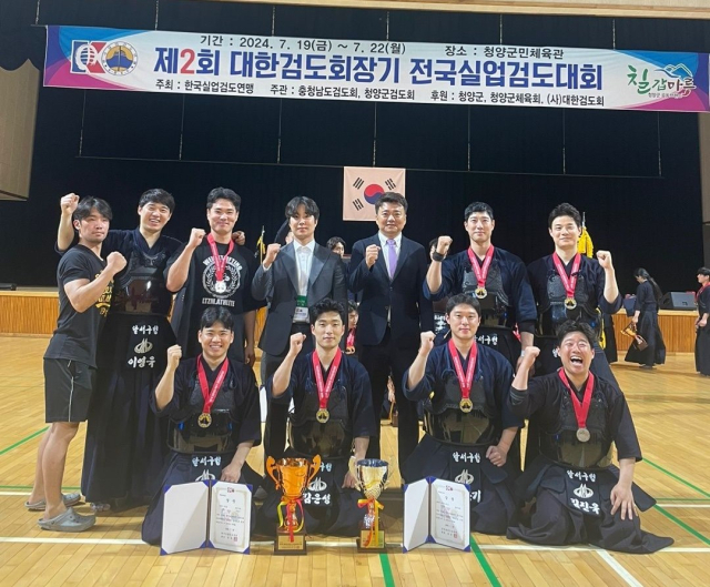 제2회 대한검도회장기 전국실업검도대회 5인조 단체전에서 준우승을 차지한 달서구청 검도부. 달서구청 제공