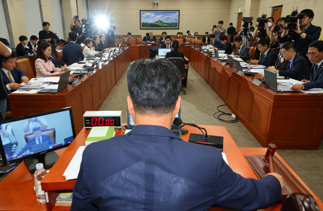 22일 오전 국회 환경노동위원회에서 김완섭 환경부 장관 후보자 인사청문회가 열리고 있다. 연합뉴스