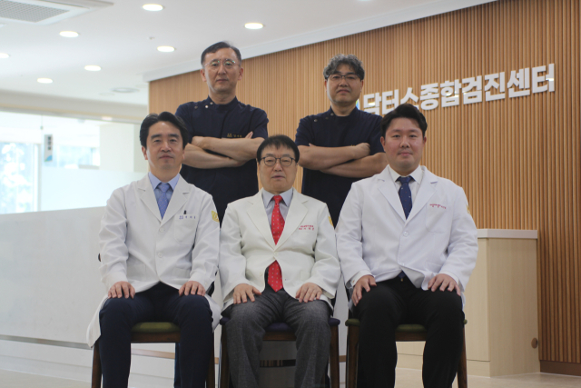 닥터스 영상의학과의원 의료진들이 포즈를 취하고 있다. 닥터스 영상의학과의원 제공