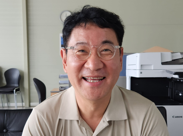 23일 대구 중구 동성로상점가상인회에서 만난 이준호 회장이 동성로 관광특구 지정에 대한 환영 의사를 밝히고 있다. 이통원 기자 tong@imaeil.com