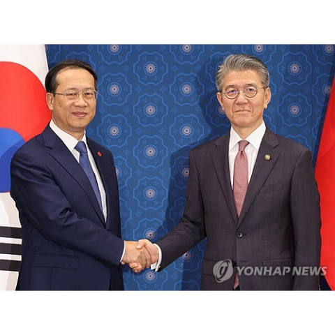 여전히 고압적인 中 외교관리 