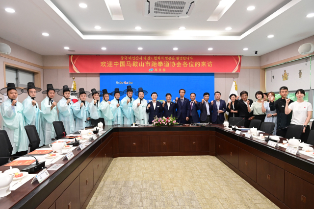 경북 고령군을 방문한 중국 안휘성 마안산시 태권도협회 일행들. 고령군 제공