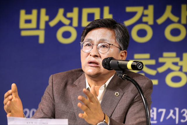 31일 대구아트파크에 열린 대구·경북 언론인 모임 아시아포럼21 정책토론회에 참석한 박성만 경북도의장이 대구경북 행정통합에 대해 소신 발언을 진행하고 있다. 아시아포럼21 제공
