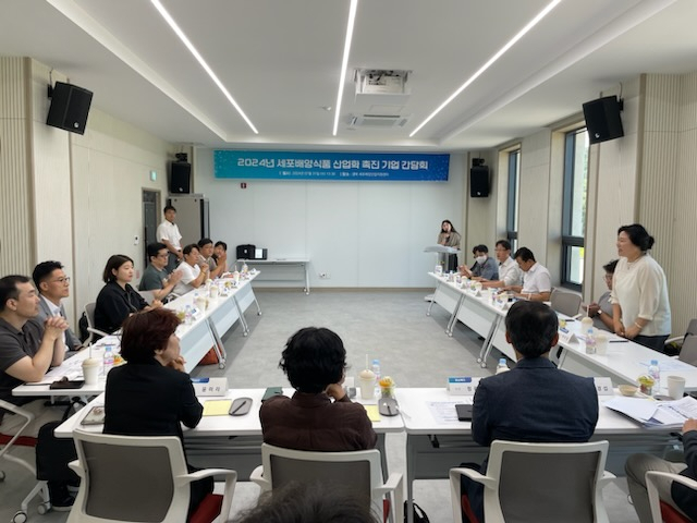 의성군은 31일 세포배양산업지원센터에서 규제자유특구 참여 기업들을 초청, 기업 간담회를 개최했다. 의성군 제공.