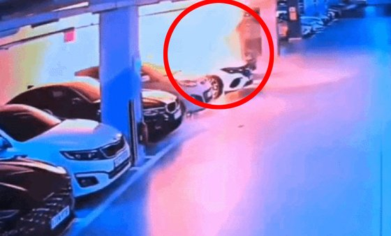 인천 아파트 지하주차장에서 전기차 폭발에 따른 불이 나 약 8시간 만에 꺼졌다. 연합뉴스