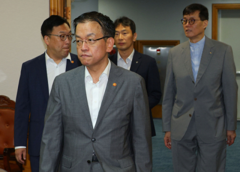 미국발 악재로 파랗게 질린 증시에…최상목 