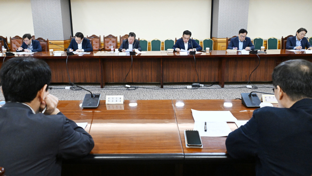 최상목 경제부총리 겸 기획재정부 장관이 6일 서울 중구 은행회관에서 최근 국내외 금융시장 동향과 관련 긴급 거시경제·금융현안 간담회를 주재하고 있다. 2024.8.6. 기획재정부 제공