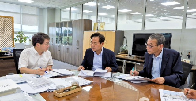 김학홍 경북도 행정부지사가 6일 기획재정부를 찾아 내년도 정부 예산안에 지역 현안 사업 반영을 요청했다. 경북도 제공.