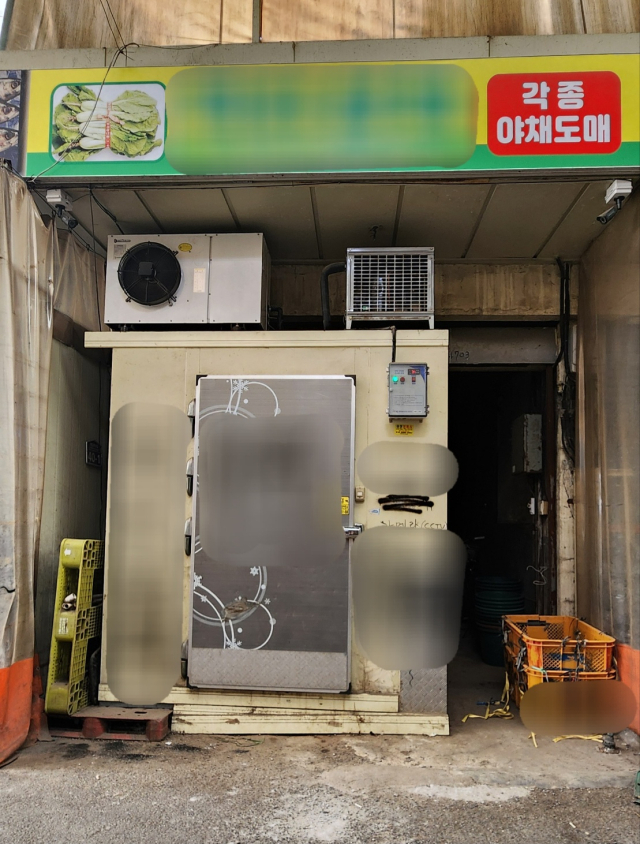 지난 2일 찾은 대구 북구 팔달신시장 내 한 점포. 지난 2022년 기준 연매출 115억원을 올린다는 매장이지만, 현장에는 냉장고 두 대와 일부 잡동사니만 놓여있었다. 윤수진 기자
