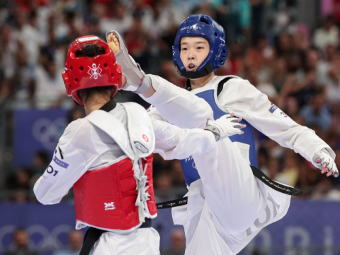 태권도 김유진, 여자 57㎏급 결승행…銀 확보