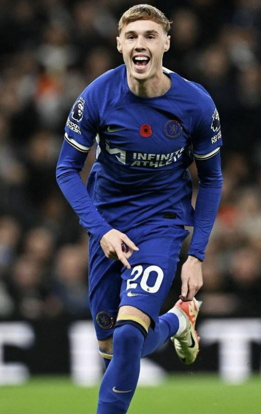 EPL 첼시의 콜 팔머가 최근 계약 기간을 2년 더 연장한 것으로 알려졌다. 팔머 SNS 제공
