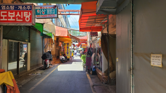 대구 북구 칠성개시장이 한산한 모습. 남정운 기자