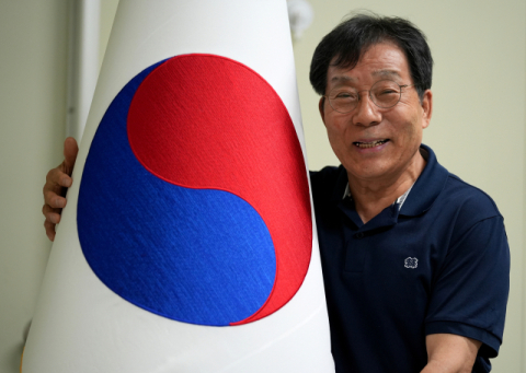 김영길 영광엔터테인먼트 대표 “대구 자수용 태극기 제작 외길, 대한민국 상징물 자긍심 느껴”