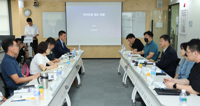 이기일 보건복지부 1차관이 9일 오후 서울 중구 한국노인인력개발원 서울지역본부에서 열린 국민연금 중장년 가입자 간담회에 참석해 발언하고 있다. 연합뉴스