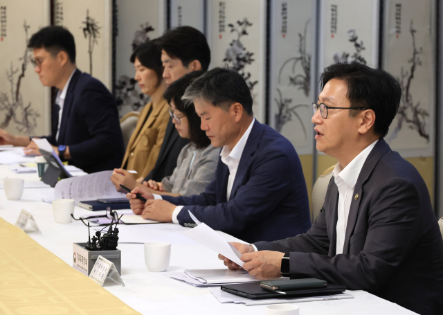 김범석 기획재정부 1차관이 16일 서울 종로구 정부서울청사에서 열린 경제관계차관회의 겸 물가관계차관회의에서 발언하고 있다. 연합뉴스