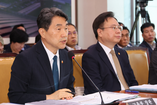 이주호 사회부총리 겸 교육부 장관이 16일 오전 서울 여의도 국회에서 열린 교육위원회와 보건복지위원회의 