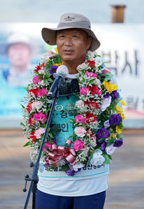  '왼발박사' 이범식, 경주 APEC 성공 개최 기원 광주~경주 400km 국토 도보 횡단