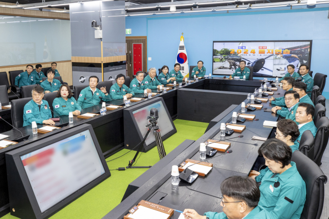 경북도의회가 20일 경북도 충무시설을 방문해 을지연습 진행 상황을 보고받고 충무시설에 근무 중인 군‧경 및 관계기관 관계자들을 격려했다. 경북도의회 제공