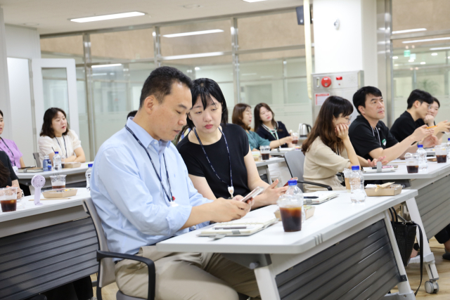 한국도로공사서비스 임직원들이 챗GPT활용 교육을 받고 있다. 한국도로공사서비스 제공