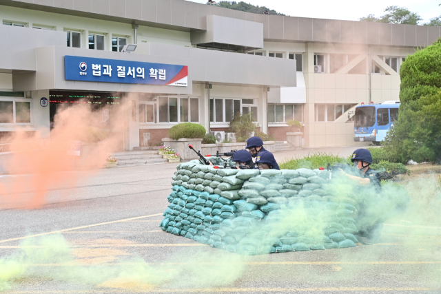 테러범이 교정시설을 침입했다는 과정으로 진행된 청송군 을지연습 모습. 청송군 제공