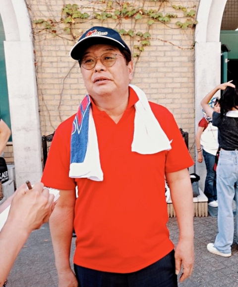 [교토국제고 고시엔 우승] 우승 응원한 어른들, 