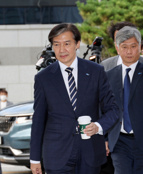 조국혁신당 조국 대표가 31일 오전 참고인 신분으로 검찰 조사를 받기 위해 전주지검 청사로 들어오고 있다. 연합뉴스