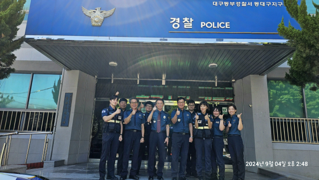 대구동부경찰서가 추석명절을 앞두고 지역경찰관서 치안현장 점검 및 간담회를 실시했다고 5일 밝혔다. 장호식 동부경찰서장이 동대구지구대를 방문한 모습. 대구동부경찰서 제공